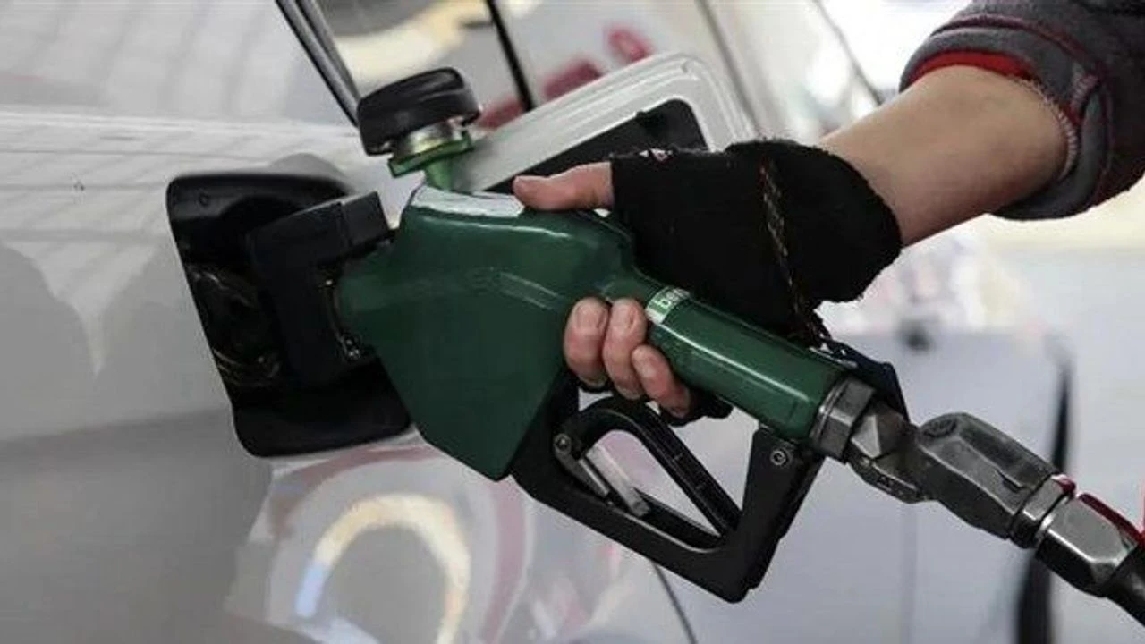 Tabelalar Gece Yarısı Değişiyor: Akaryakıtta Çifte İndirim Müjdesi!